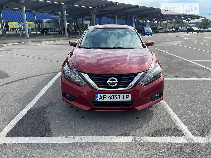 Седан Nissan Altima 2016 в Запоріжжі