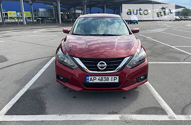 Седан Nissan Altima 2016 в Запоріжжі