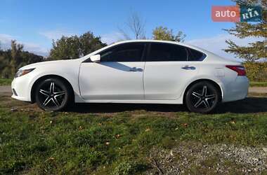 Седан Nissan Altima 2016 в 