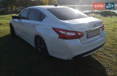 Седан Nissan Altima 2016 в 