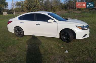 Седан Nissan Altima 2016 в 