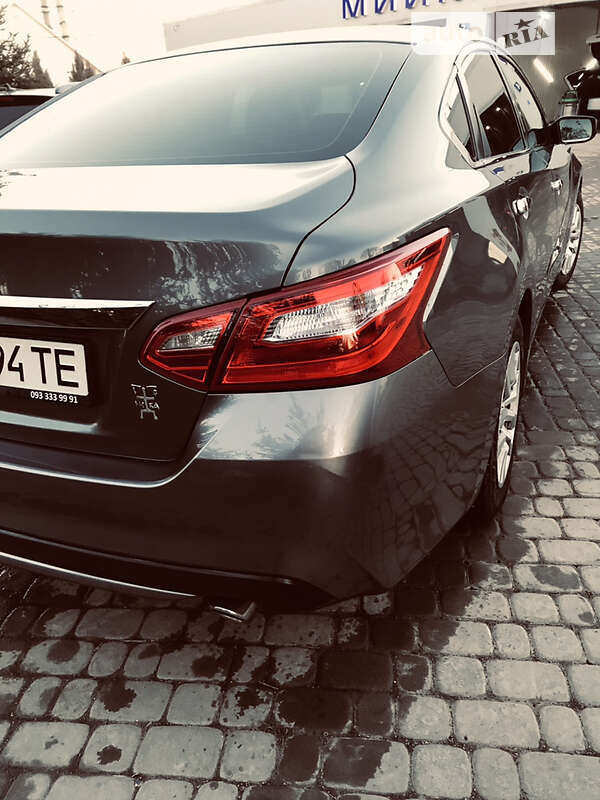 Седан Nissan Altima 2017 в Виннице