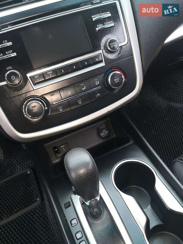 Седан Nissan Altima 2016 в Жовтих Водах