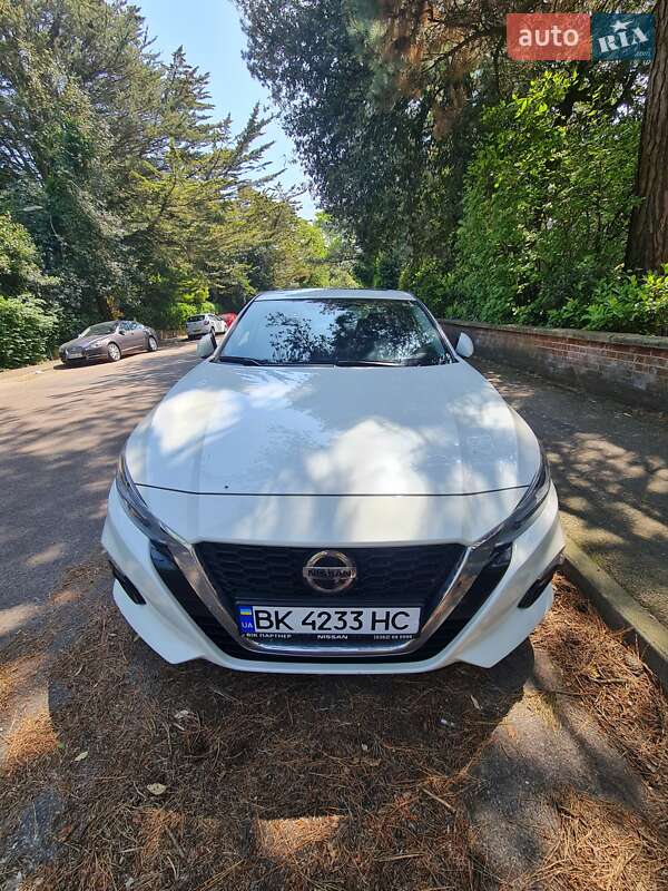 Седан Nissan Altima 2019 в Ровно