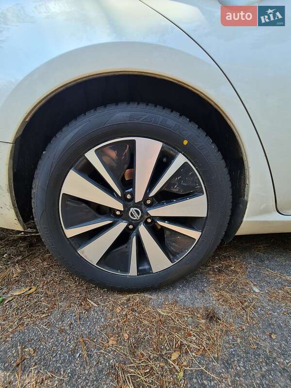 Седан Nissan Altima 2019 в Ровно
