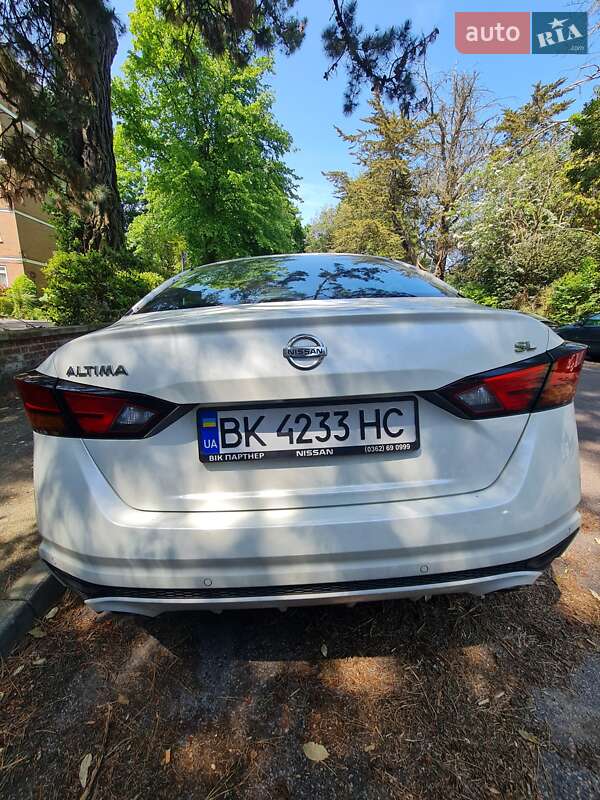 Седан Nissan Altima 2019 в Ровно