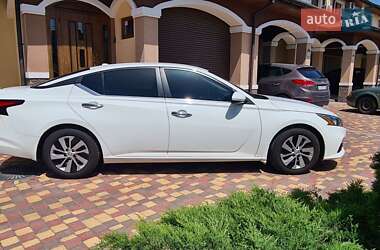 Седан Nissan Altima 2018 в Киеве