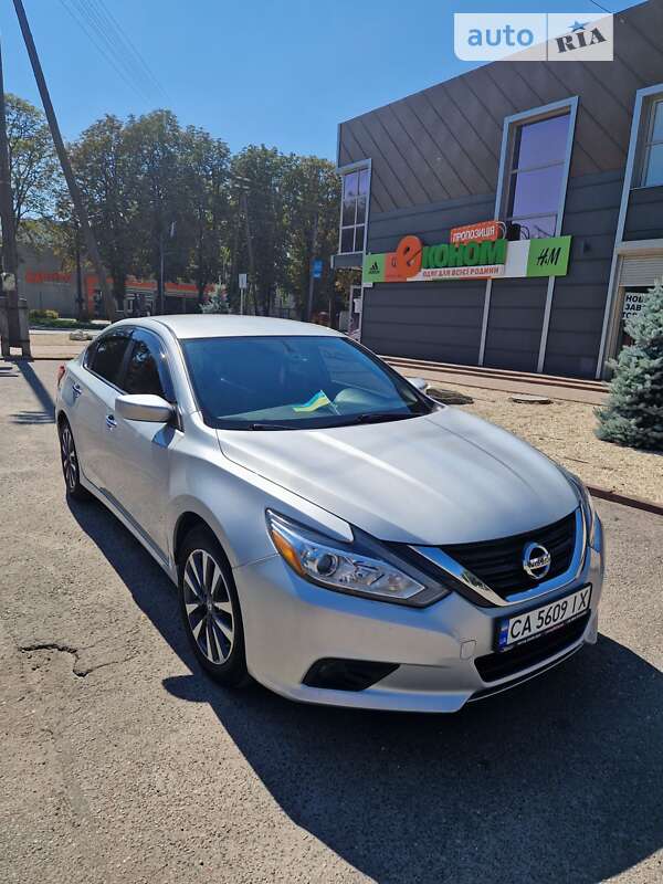 Седан Nissan Altima 2016 в Черкасах
