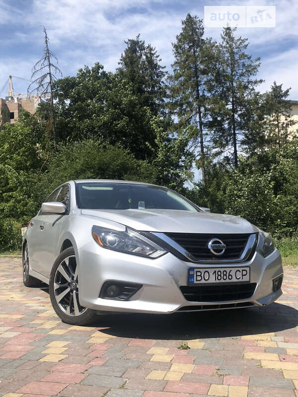 Седан Nissan Altima 2017 в Тернополі