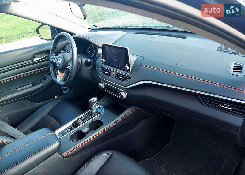 Седан Nissan Altima 2019 в Киеве