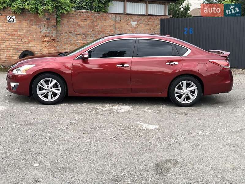 Седан Nissan Altima 2012 в Новомосковську
