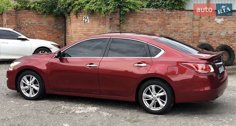 Седан Nissan Altima 2012 в Новомосковську