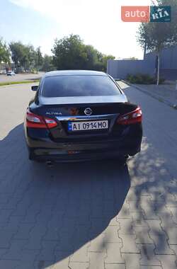 Седан Nissan Altima 2016 в 
