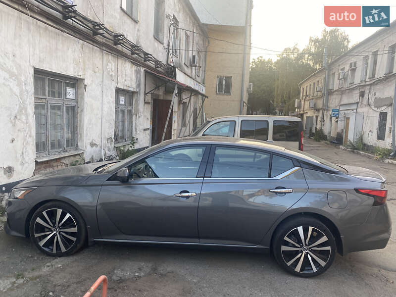 Nissan Altima 2019