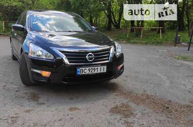 Седан Nissan Altima 2014 в Львове