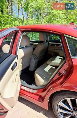 Седан Nissan Altima 2016 в 