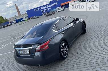 Седан Nissan Altima 2013 в Тернополе