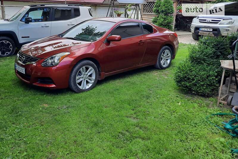 Купе Nissan Altima 2013 в Чорткові