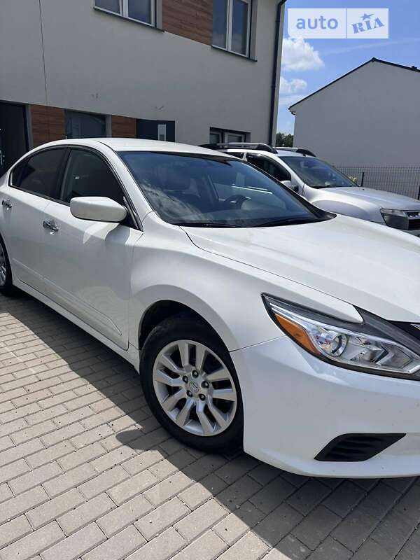 Седан Nissan Altima 2018 в Днепре