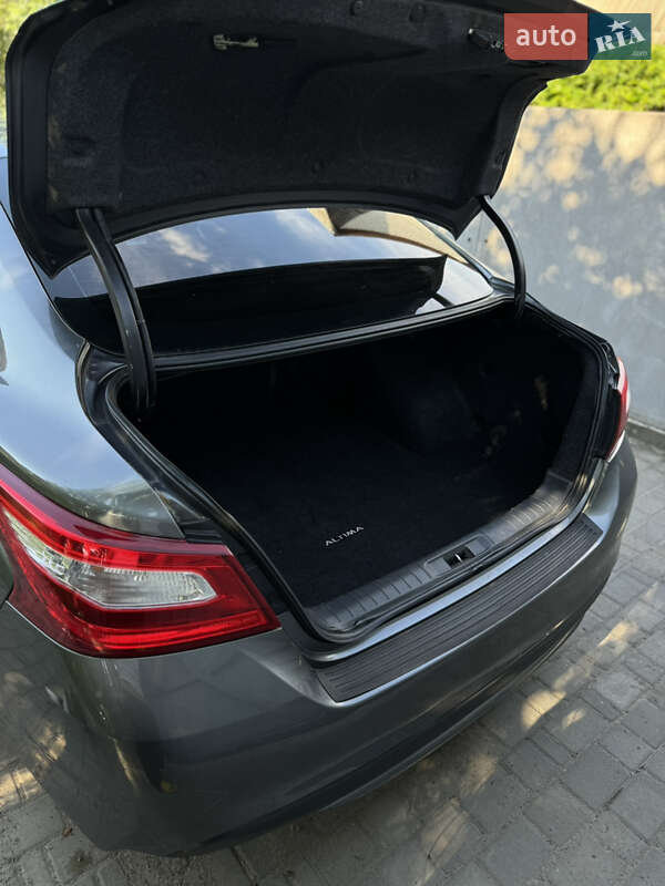 Седан Nissan Altima 2017 в Луцке