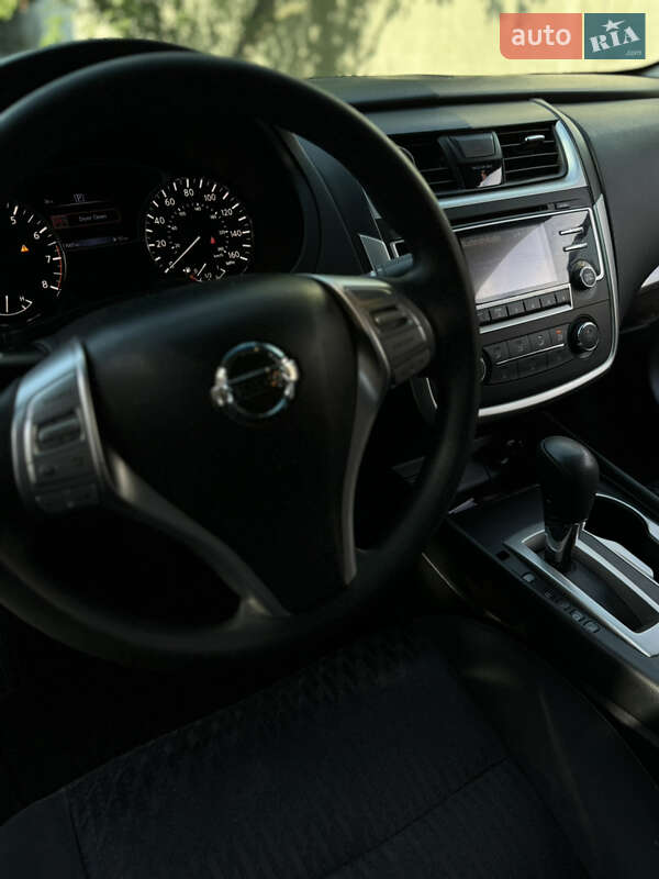 Седан Nissan Altima 2017 в Луцке