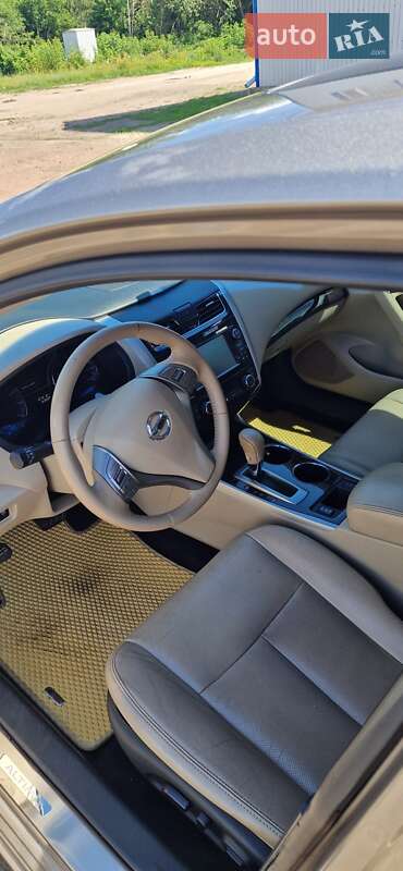 Седан Nissan Altima 2014 в Заводське