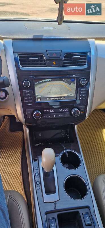 Седан Nissan Altima 2014 в Заводське