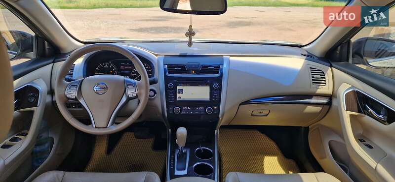 Седан Nissan Altima 2014 в Заводське