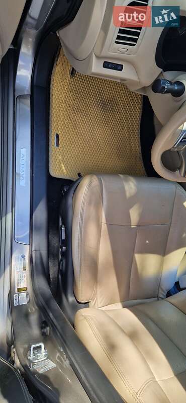 Седан Nissan Altima 2014 в Заводське