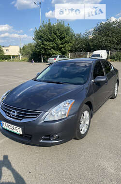 Седан Nissan Altima 2010 в Києві