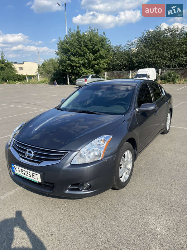 Nissan Altima 2010