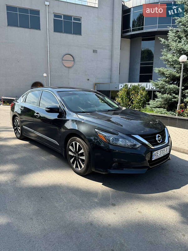 Седан Nissan Altima 2017 в Запоріжжі