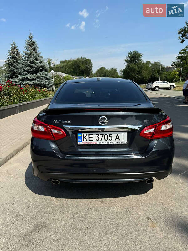 Седан Nissan Altima 2017 в Запоріжжі