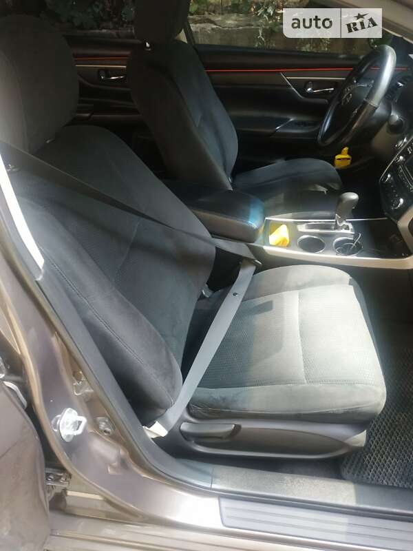 Седан Nissan Altima 2015 в Дніпрі