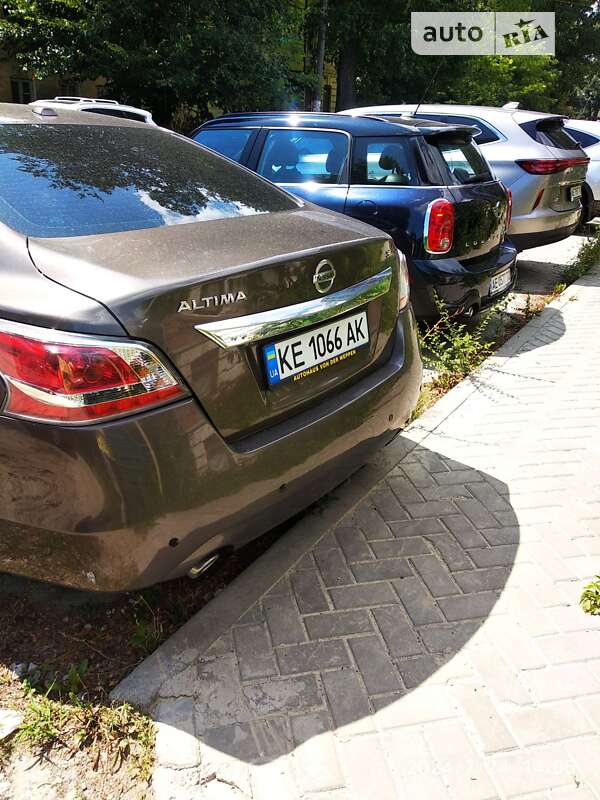 Седан Nissan Altima 2015 в Дніпрі