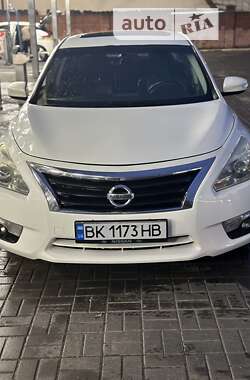 Седан Nissan Altima 2013 в Ровно