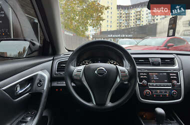 Седан Nissan Altima 2016 в 