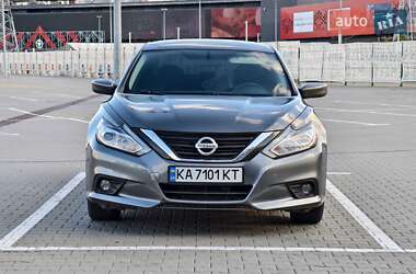 Седан Nissan Altima 2017 в Киеве