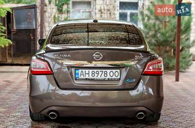 Седан Nissan Altima 2013 в Запоріжжі