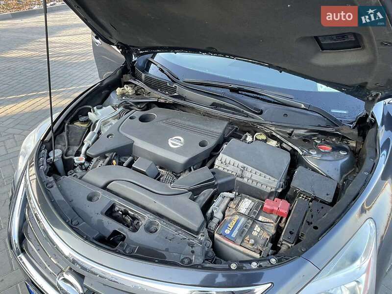 Седан Nissan Altima 2015 в Сокалі