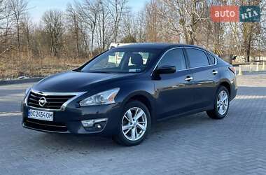 Седан Nissan Altima 2015 в Сокале