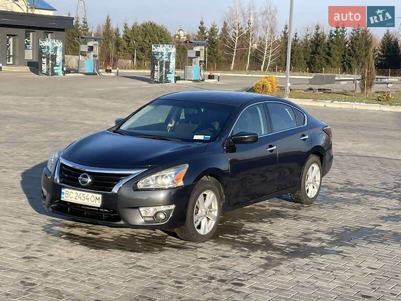 Седан Nissan Altima 2015 в Сокалі