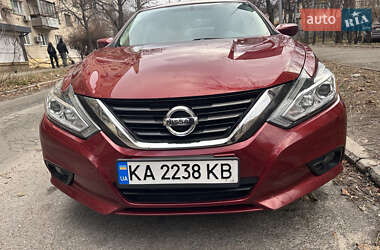 Седан Nissan Altima 2016 в Киеве