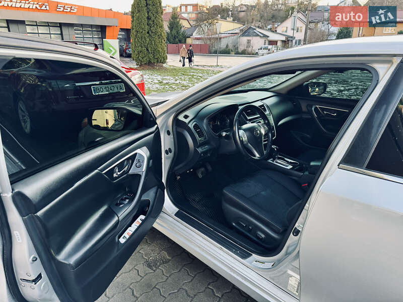 Седан Nissan Altima 2018 в Львове