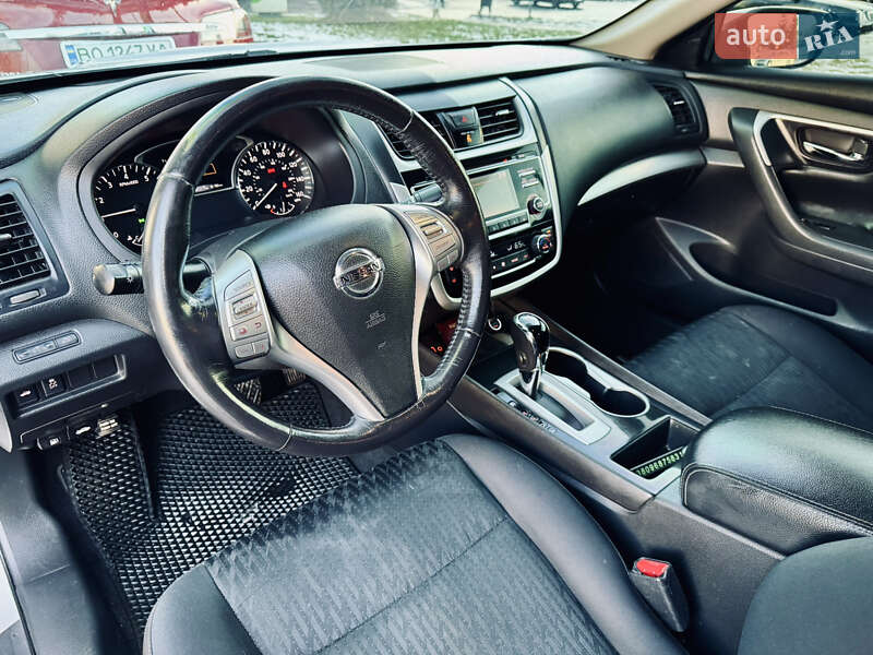 Седан Nissan Altima 2018 в Львове
