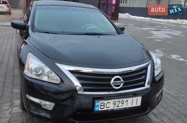 Седан Nissan Altima 2014 в Львове