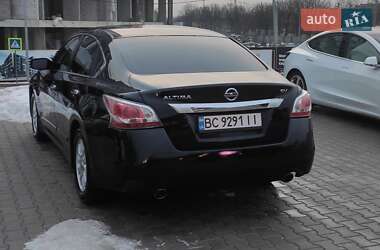 Седан Nissan Altima 2014 в Львове