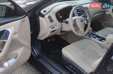 Седан Nissan Altima 2014 в Львове