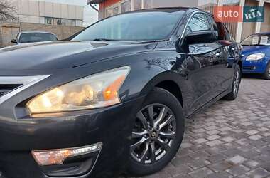 Седан Nissan Altima 2015 в Николаеве