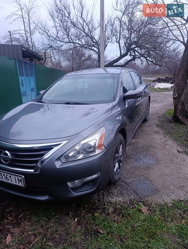 Седан Nissan Altima 2015 в 